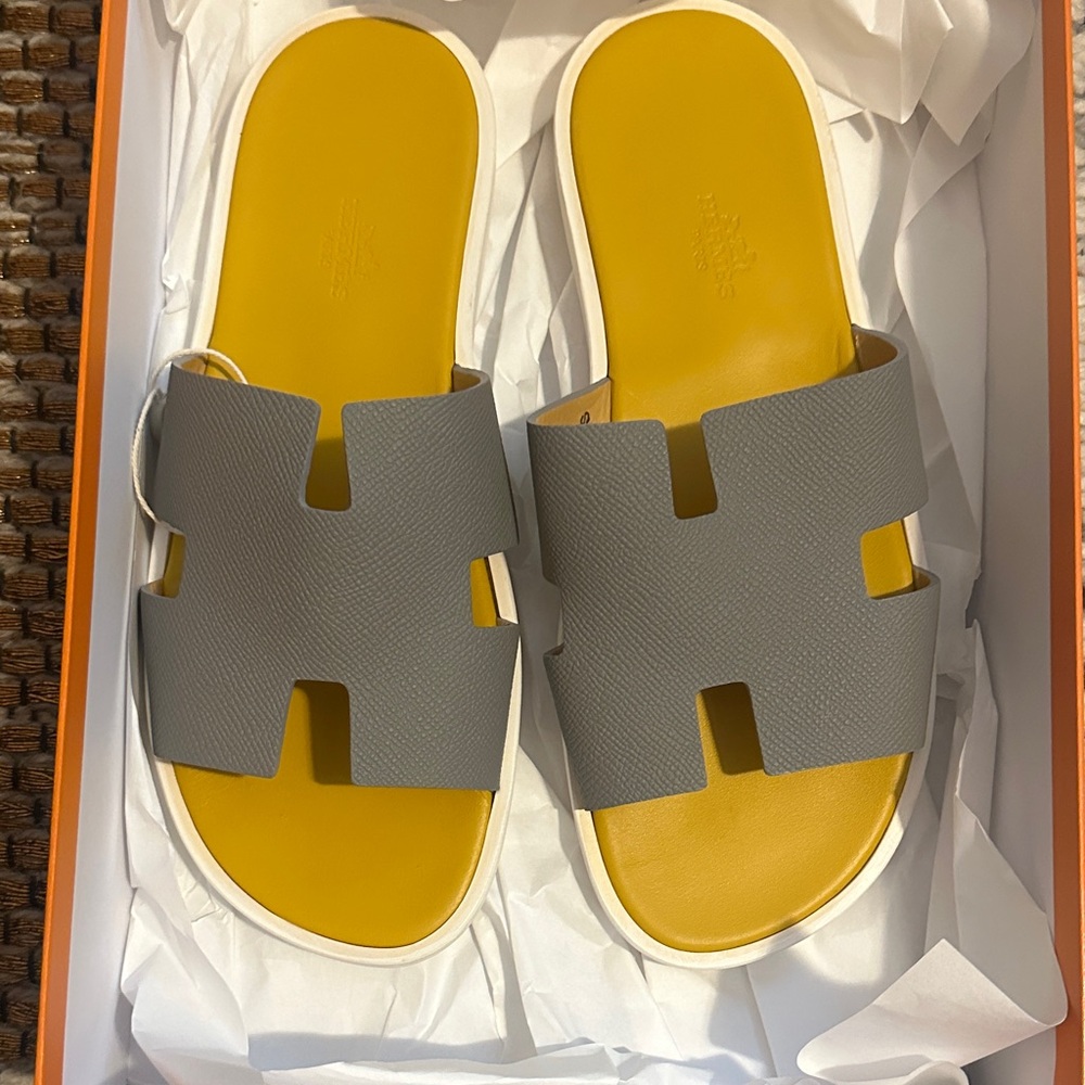 Hermes Izmir sole/epsom and calfskin Sandals. NWT. Never worn.
